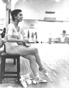 Still of Fonteyn from the 1972 film I Am a Dancer