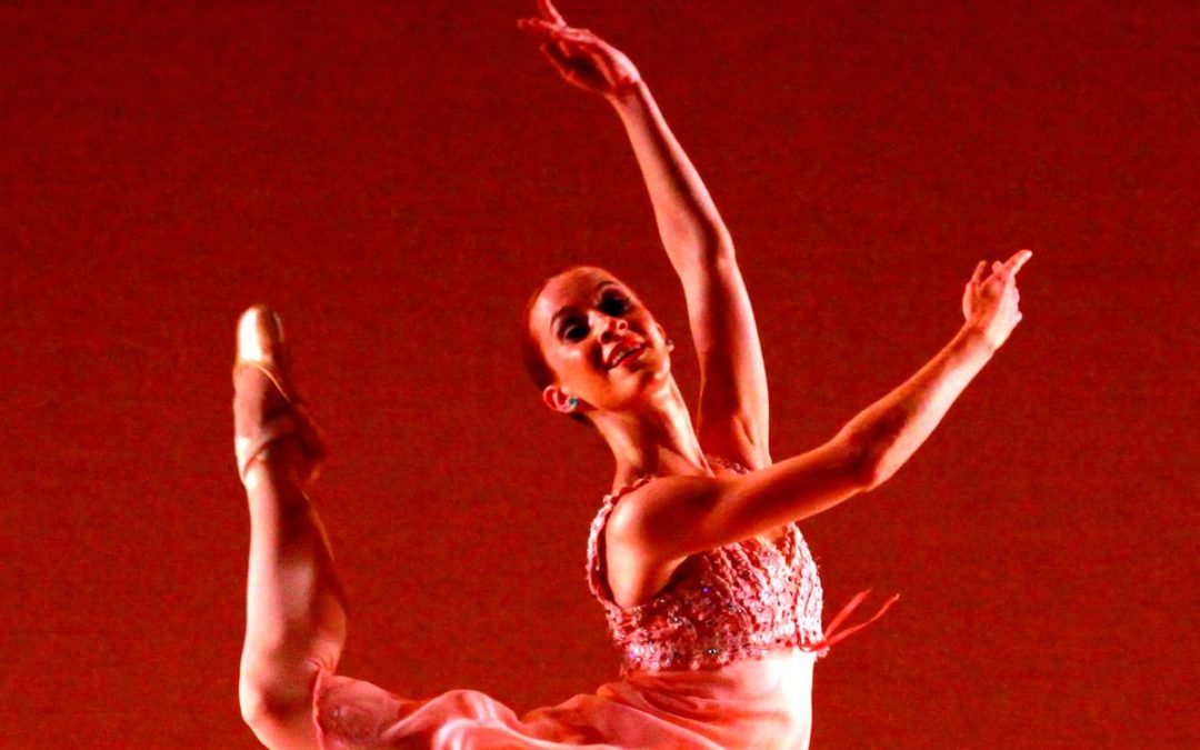 Dancing  Towards a  Degree: Elizabeth Hansen's Double Duty as a Business Major and Joffrey Ballet Dancer