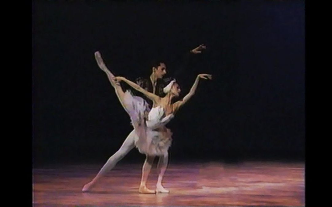 #TBT: Yuan Yuan Tan and José Martínez in "Swan Lake" (2002)