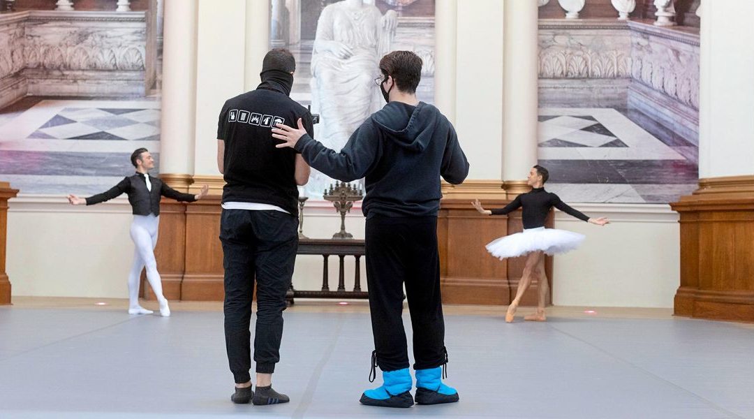 The New Company Ballet22 Spotlights Men on Pointe